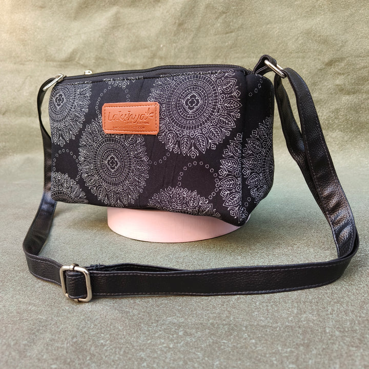 Easy Sling Black with white circle print