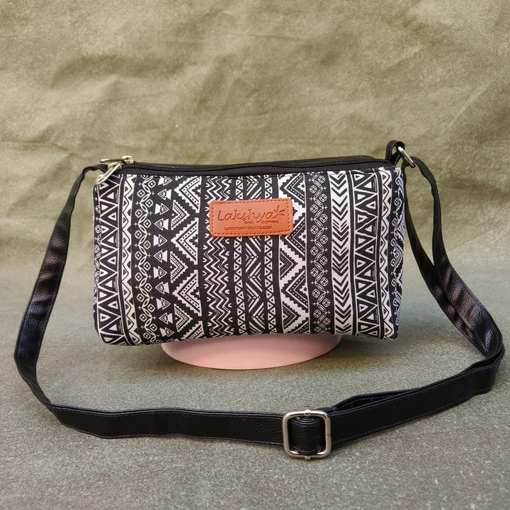 Easy Sling Black and white with zigzag print