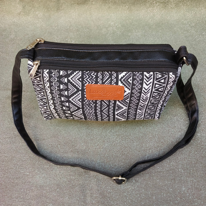 Easy Sling Black and white with zigzag print