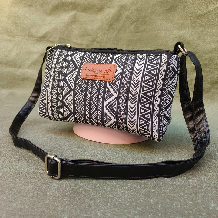 Easy Sling Black and white with zigzag print
