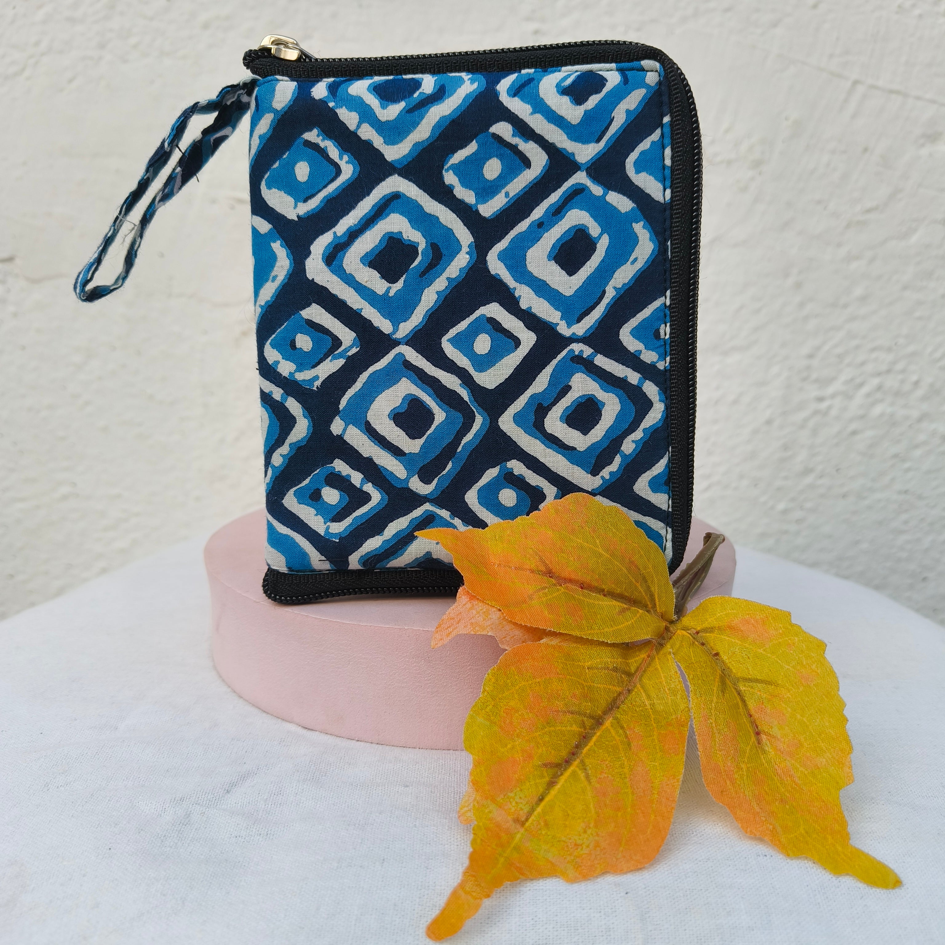 Mini wallet with card holder Blue with diamond print – lakshya bags