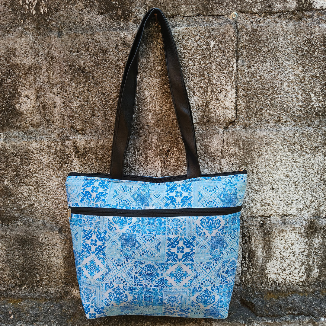 Tote with Bottle Holder White Color Blue Flower Print