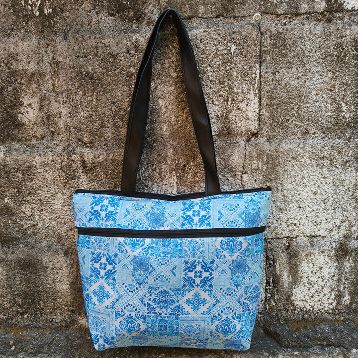 Tote with Bottle Holder White Color Blue Flower Print