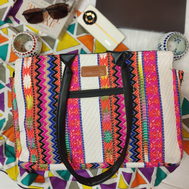 Chic Laptop Totes Pink with White zig Zag Design.