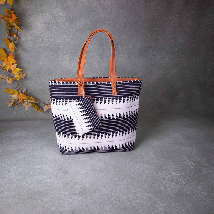 Little Xtra Water-ressistant Totes Black and White Zig Zag Horizontal Printed Design