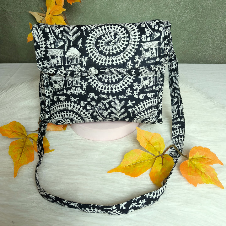 Multizipper Sling 4 Zips black kalamkari print