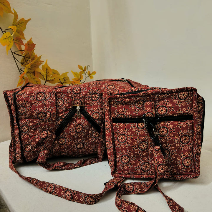 Expandable Travel Bag Marron With Black Geometric design