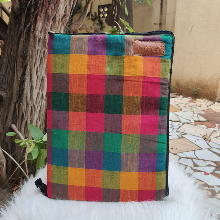 Lap and Doc Station Madras Checks Multicolor